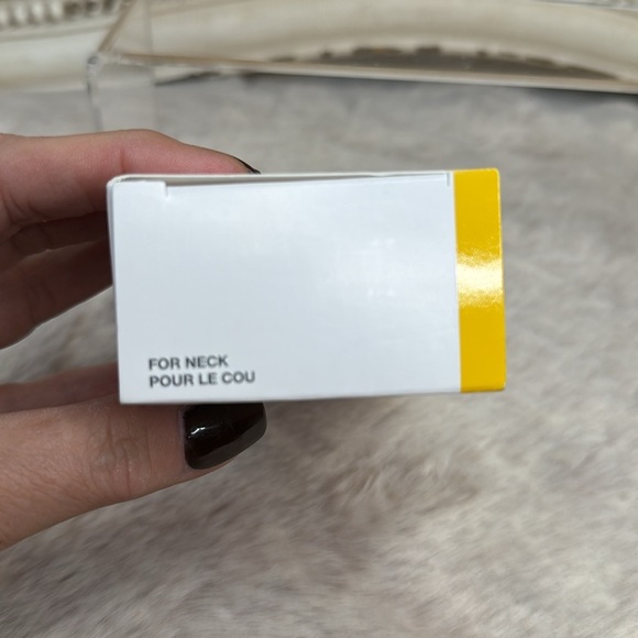 StriVectin Peptight™ Tightening Neck Serum Roller - Picture 6 of 16